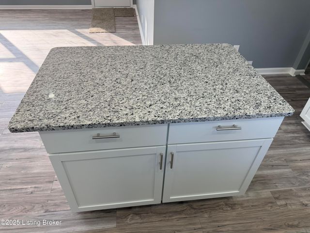 4517 Dover Rd, Louisville, KY 40216