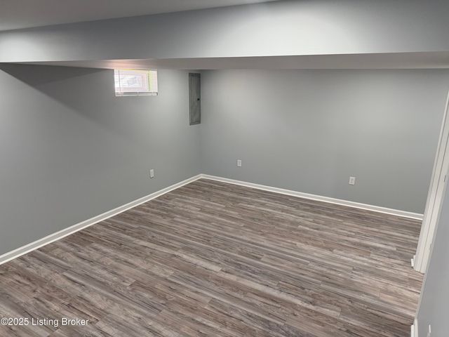 4517 Dover Rd, Louisville, KY 40216