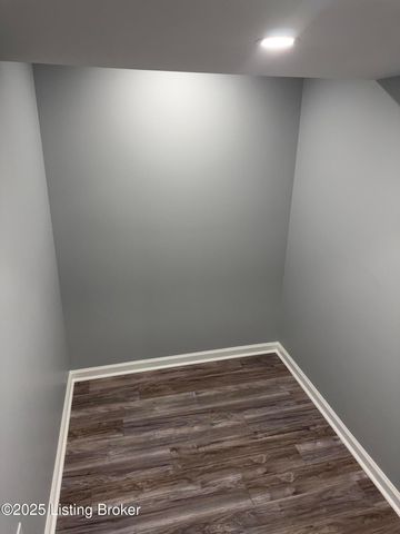 4517 Dover Rd, Louisville, KY 40216