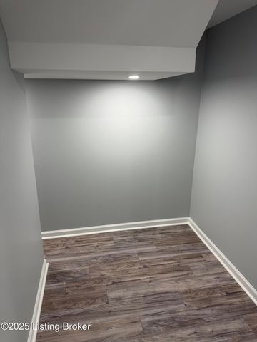 4517 Dover Rd, Louisville, KY 40216