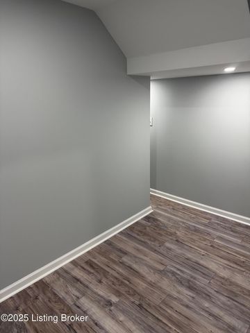 4517 Dover Rd, Louisville, KY 40216