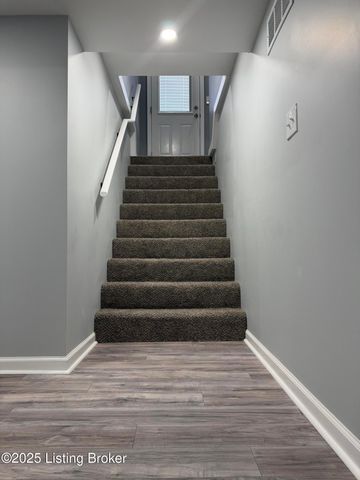 4517 Dover Rd, Louisville, KY 40216