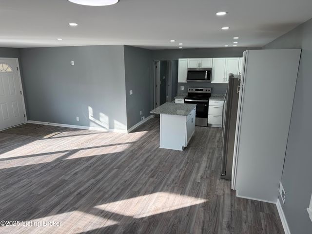 4517 Dover Rd, Louisville, KY 40216