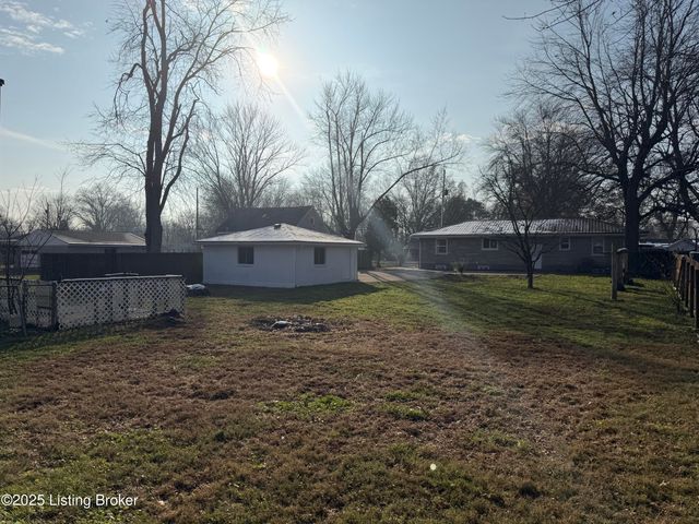 4517 Dover Rd, Louisville, KY 40216