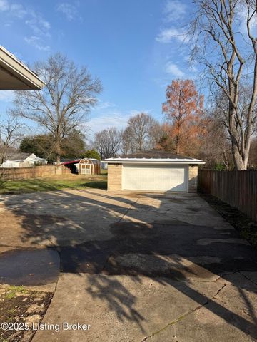 4517 Dover Rd, Louisville, KY 40216