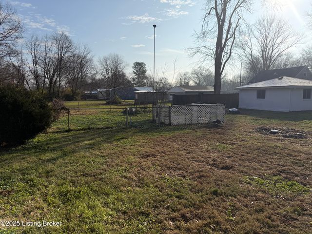 4517 Dover Rd, Louisville, KY 40216