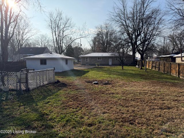 4517 Dover Rd, Louisville, KY 40216