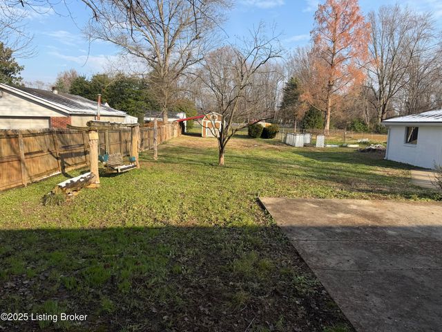 4517 Dover Rd, Louisville, KY 40216