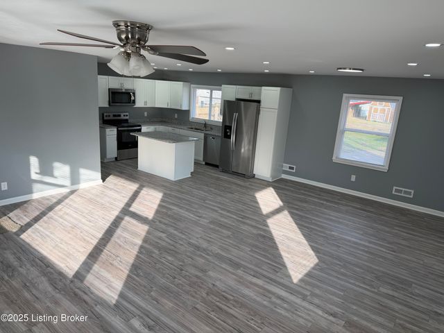 4517 Dover Rd, Louisville, KY 40216