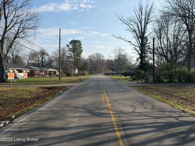 4517 Dover Rd, Louisville, KY 40216