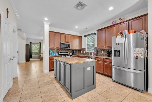 15721 OAKLEAF RUN DRIVE, Lithia, FL 33547