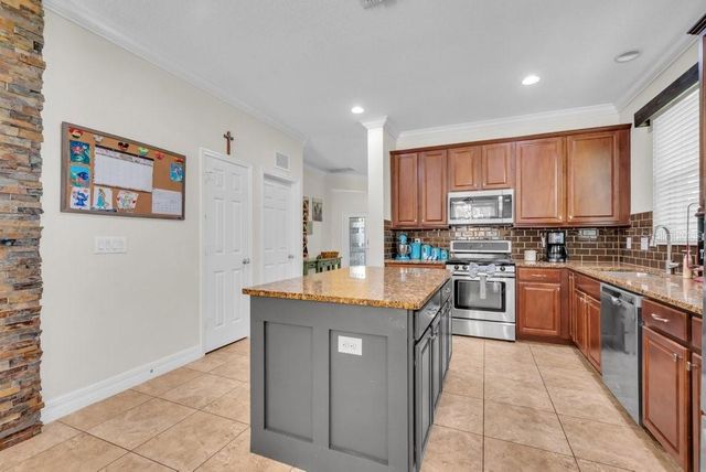 15721 OAKLEAF RUN DRIVE, Lithia, FL 33547