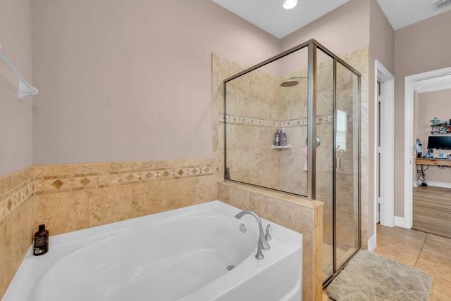 15721 OAKLEAF RUN DRIVE, Lithia, FL 33547