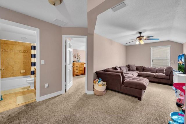 15721 OAKLEAF RUN DRIVE, Lithia, FL 33547