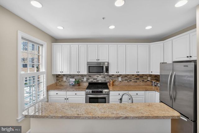 1220 ROUNDHOUSE LN, Alexandria, VA 22314