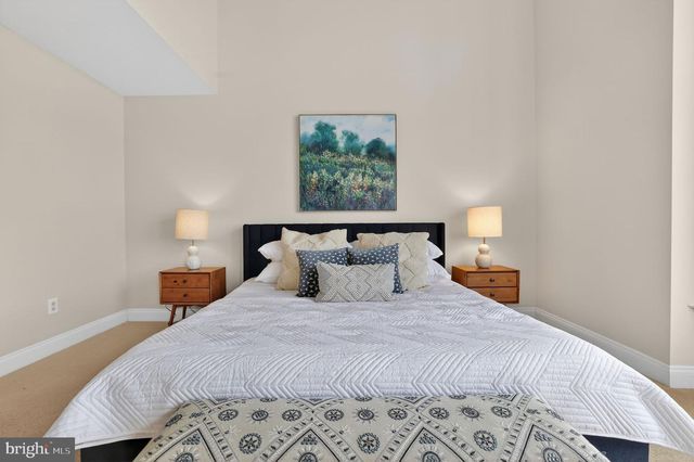 1220 ROUNDHOUSE LN, Alexandria, VA 22314