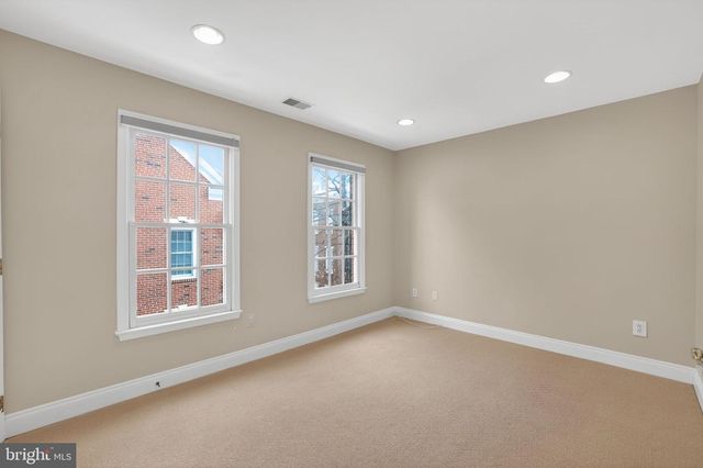 1220 ROUNDHOUSE LN, Alexandria, VA 22314