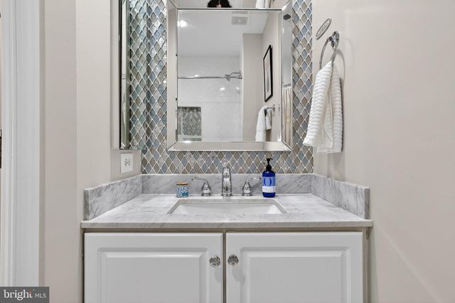 1220 ROUNDHOUSE LN, Alexandria, VA 22314