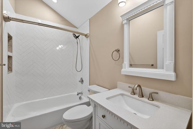 1220 ROUNDHOUSE LN, Alexandria, VA 22314