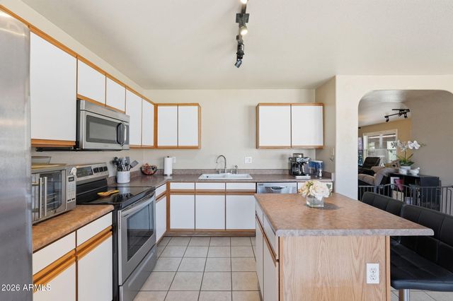 13836 W OCOTILLO Lane, Surprise, AZ 85374