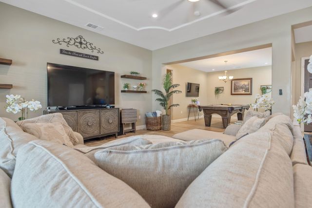 3038 E Beech Court, Visalia, CA 93292