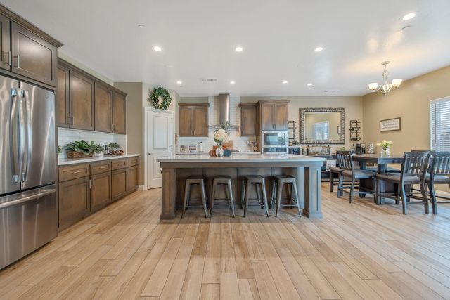 3038 E Beech Court, Visalia, CA 93292