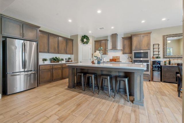 3038 E Beech Court, Visalia, CA 93292