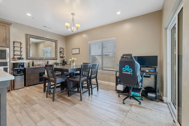 3038 E Beech Court, Visalia, CA 93292