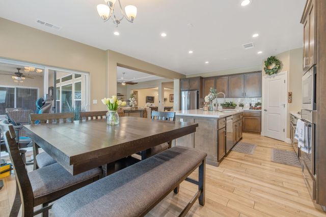 3038 E Beech Court, Visalia, CA 93292