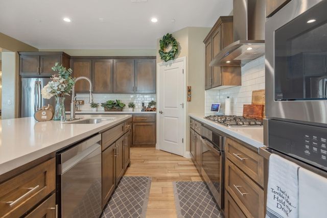 3038 E Beech Court, Visalia, CA 93292