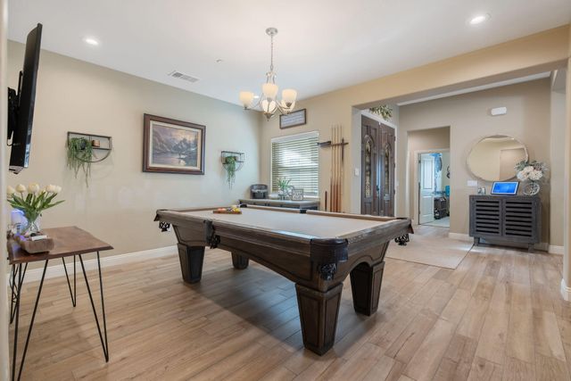 3038 E Beech Court, Visalia, CA 93292