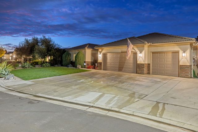 3038 E Beech Court, Visalia, CA 93292