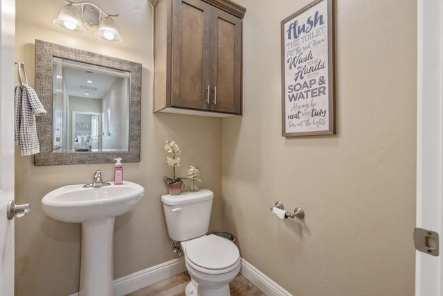 3038 E Beech Court, Visalia, CA 93292