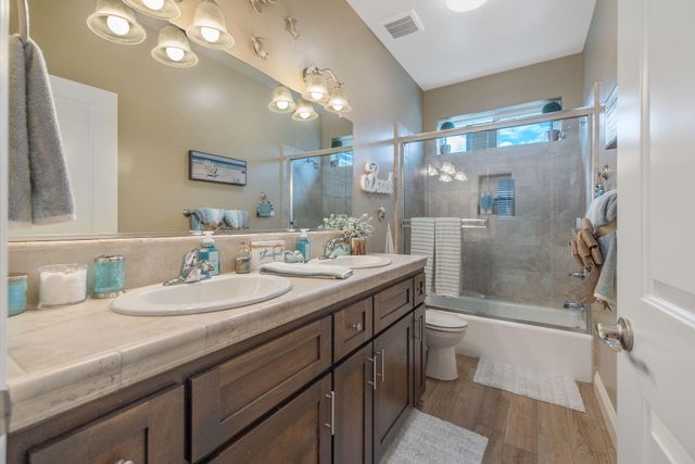 3038 E Beech Court, Visalia, CA 93292