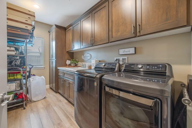 3038 E Beech Court, Visalia, CA 93292