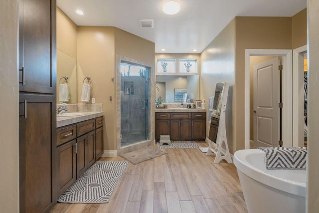 3038 E Beech Court, Visalia, CA 93292