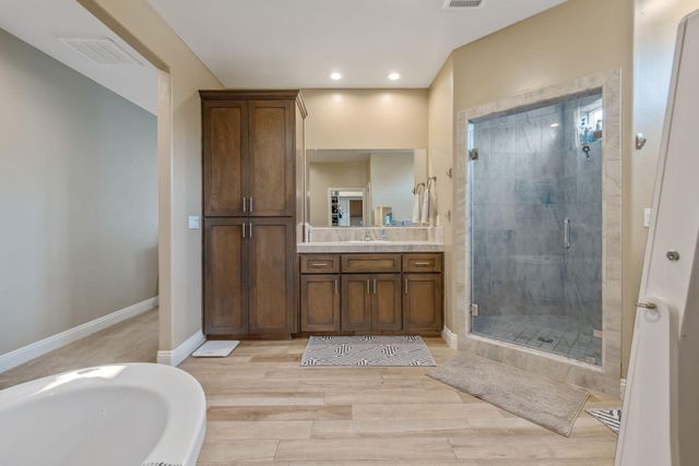 3038 E Beech Court, Visalia, CA 93292