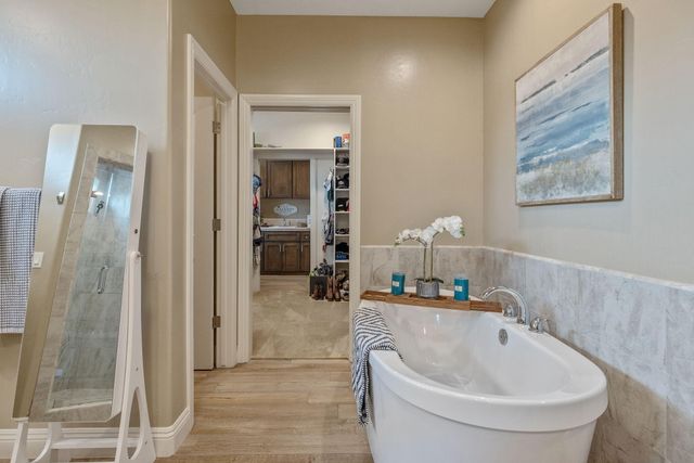 3038 E Beech Court, Visalia, CA 93292