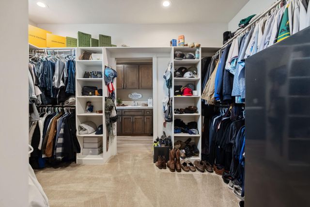 3038 E Beech Court, Visalia, CA 93292