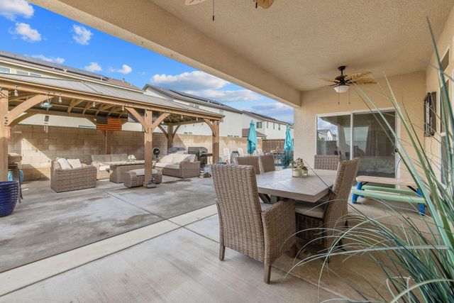 3038 E Beech Court, Visalia, CA 93292