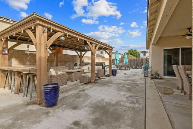 3038 E Beech Court, Visalia, CA 93292