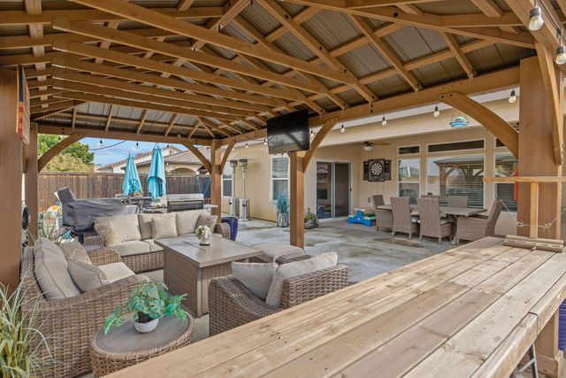 3038 E Beech Court, Visalia, CA 93292