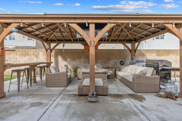 3038 E Beech Court, Visalia, CA 93292