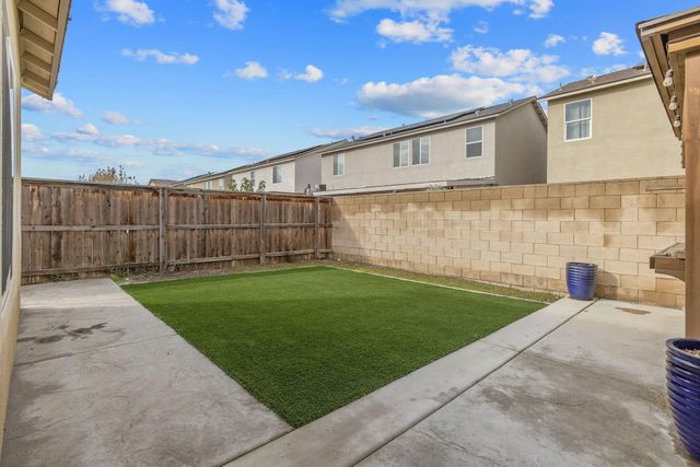 3038 E Beech Court, Visalia, CA 93292