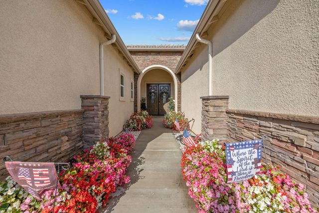 3038 E Beech Court, Visalia, CA 93292