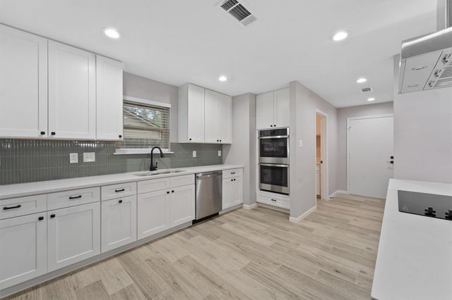 714 Golden Bear Lane, Kingwood, TX 77339