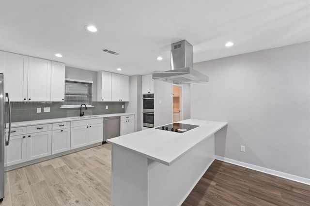 714 Golden Bear Lane, Kingwood, TX 77339