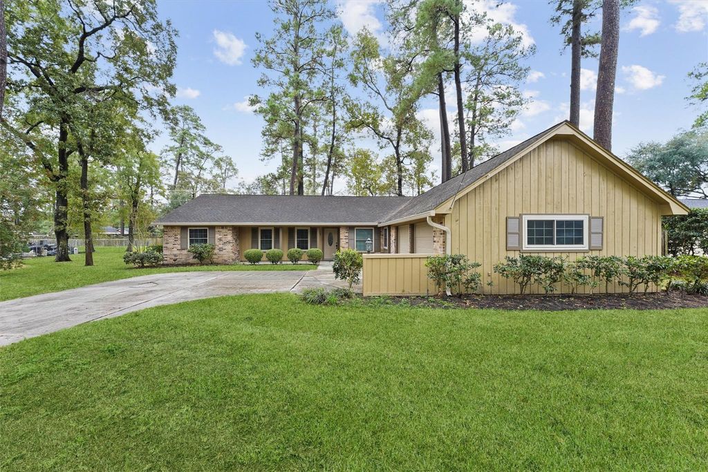 714 Golden Bear Lane, Kingwood, TX 77339