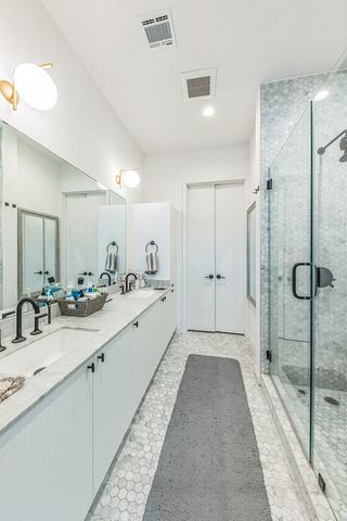 800 Embassy DR 609, Austin, TX 78702