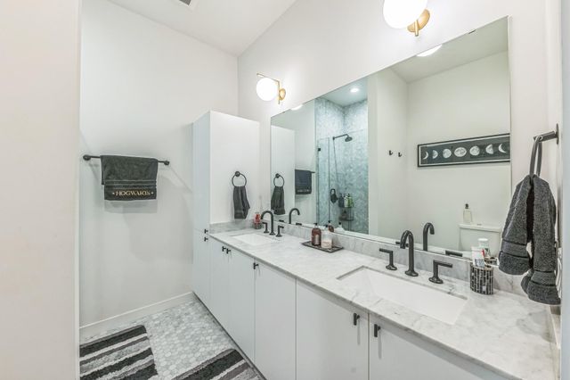 800 Embassy DR 609, Austin, TX 78702